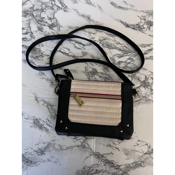 3/$25**Betsey Johnson Small Crossbody Organizer Quilt Purse - Picture 1 of 8